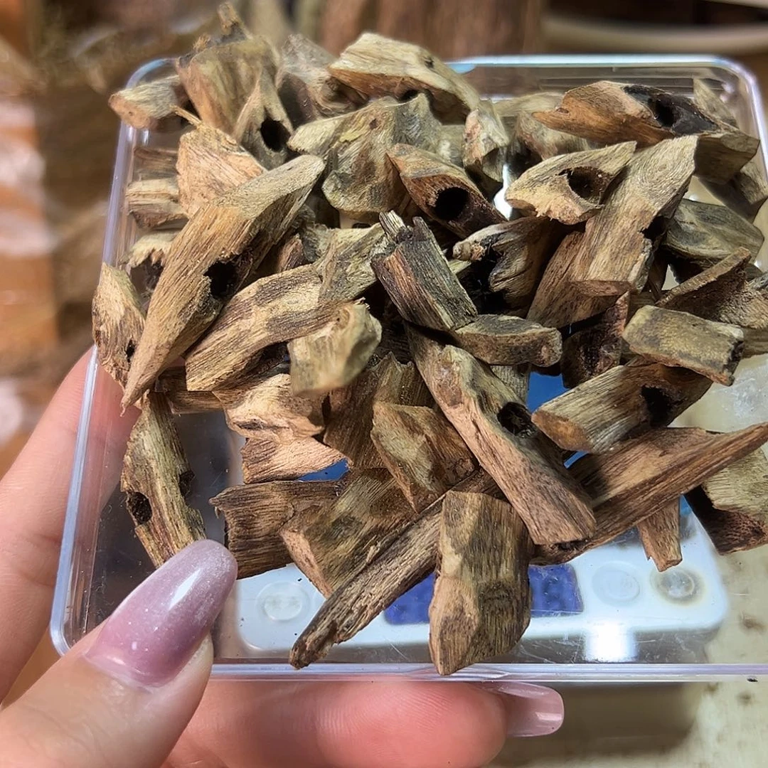 香料绿奇楠透顶绿块料100克