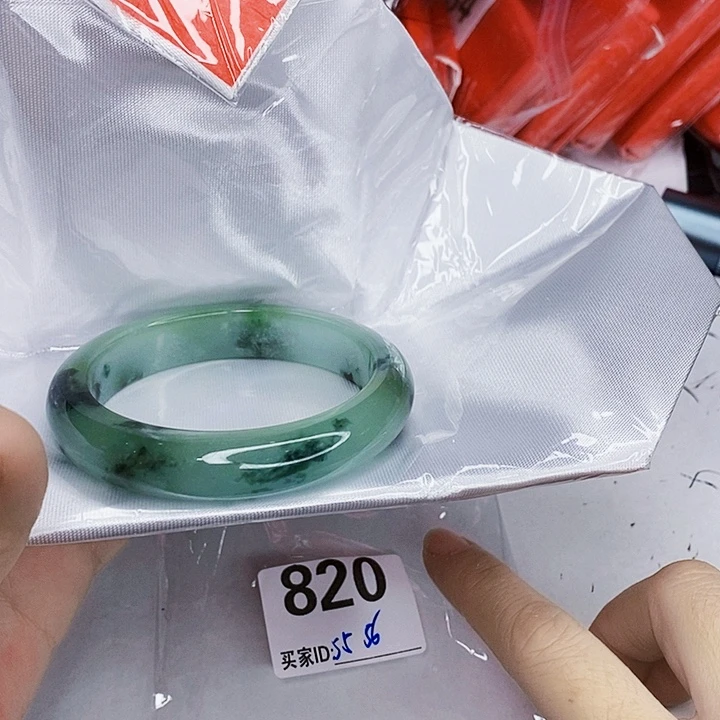 翡翠未镶嵌手镯一图一物实物为准（微瑕处理）