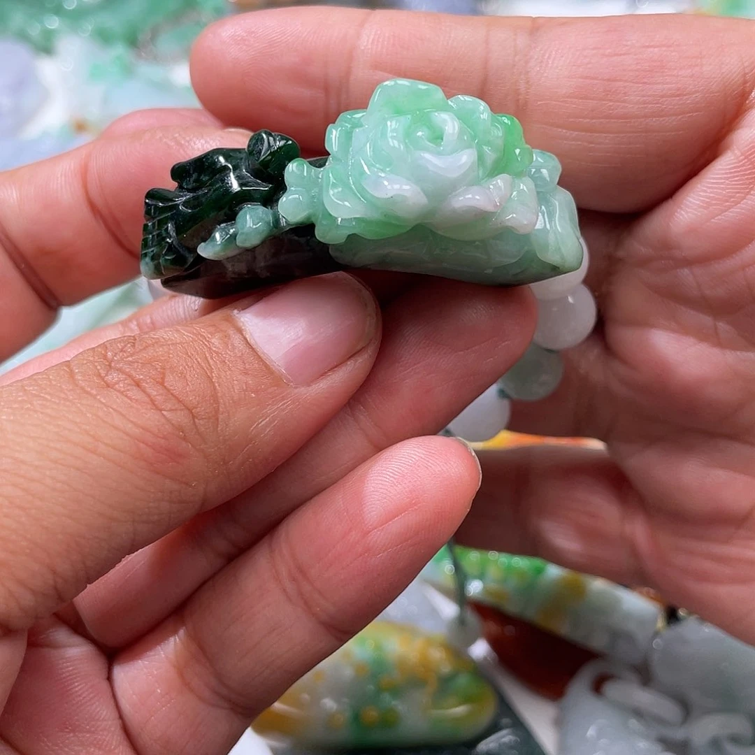 颈饰未镶嵌翡翠?****࿐