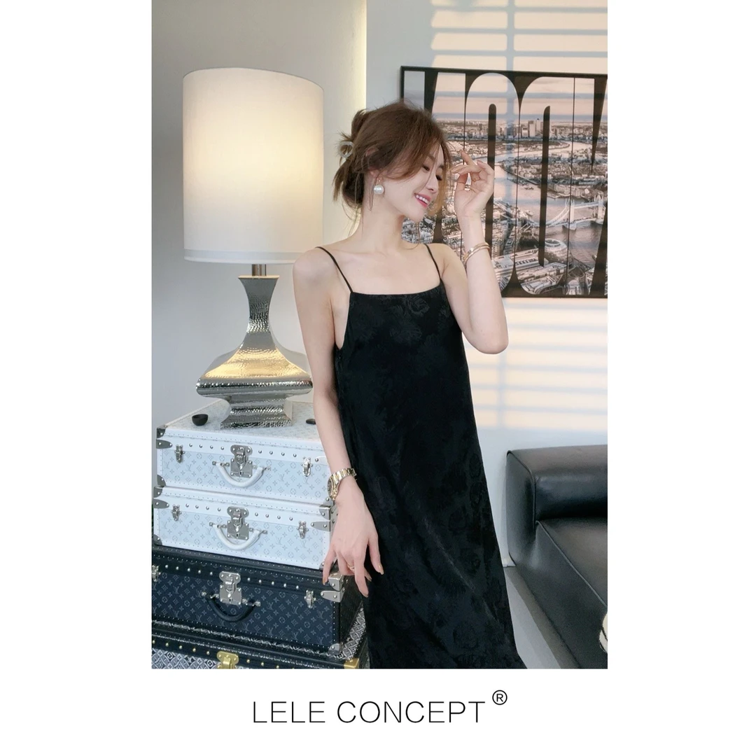LELE CONCEPT｜「夭夭」 早春暗花开叉吊带裙简约Q0293