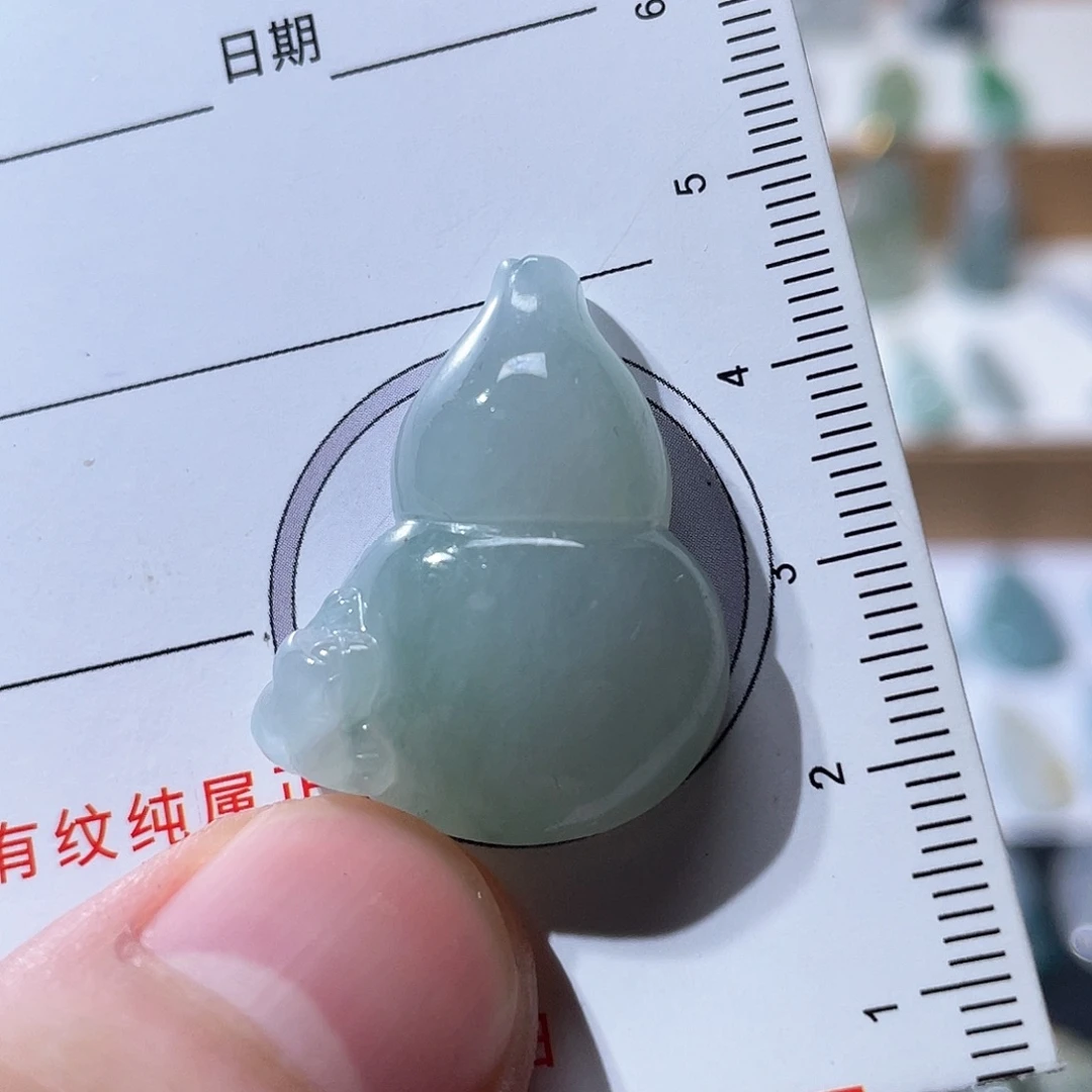 翡翠未镶嵌颈饰葫芦