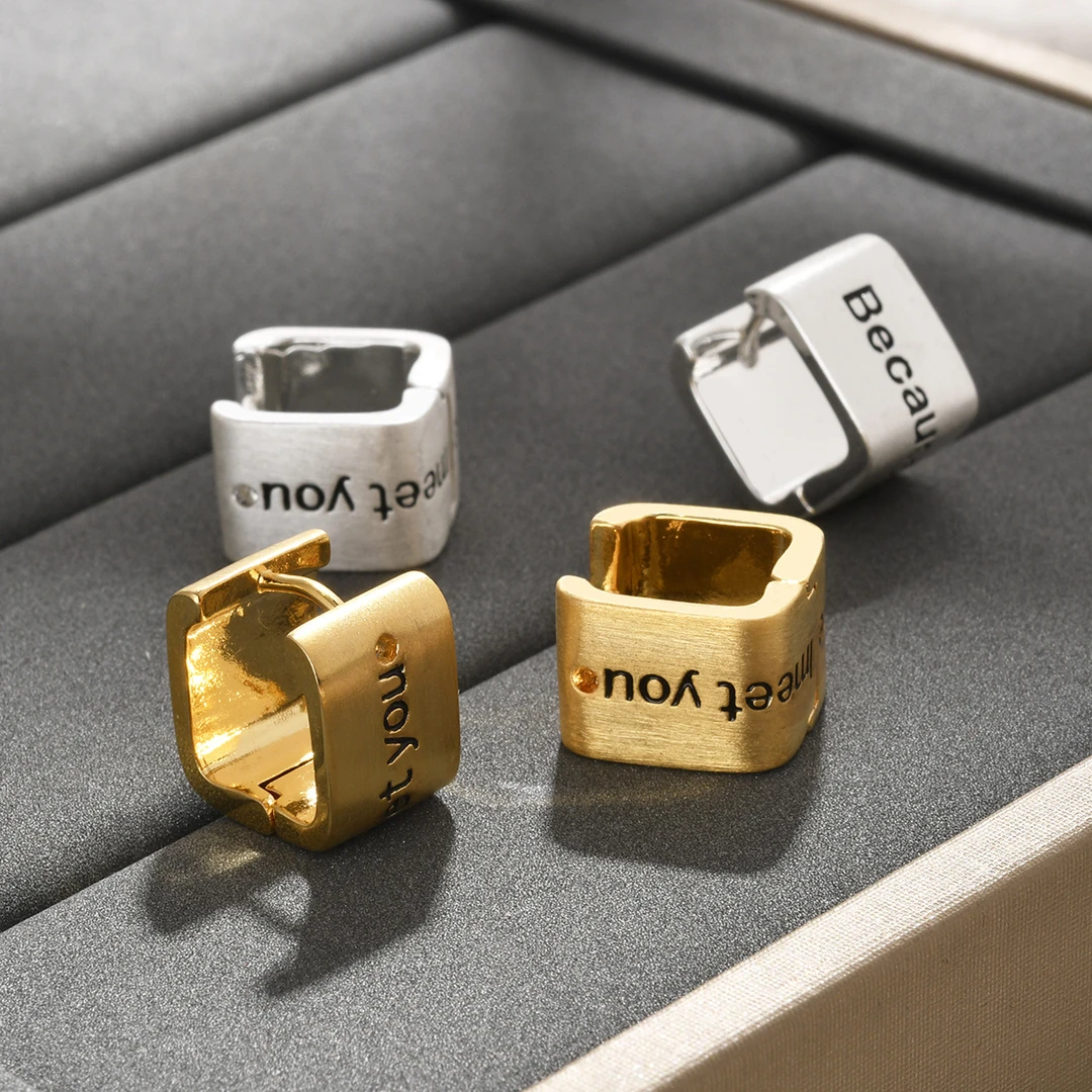 铜合金耳饰 U形宽面复古拉丝英文字母耳扣简约个性小巧精致高级感