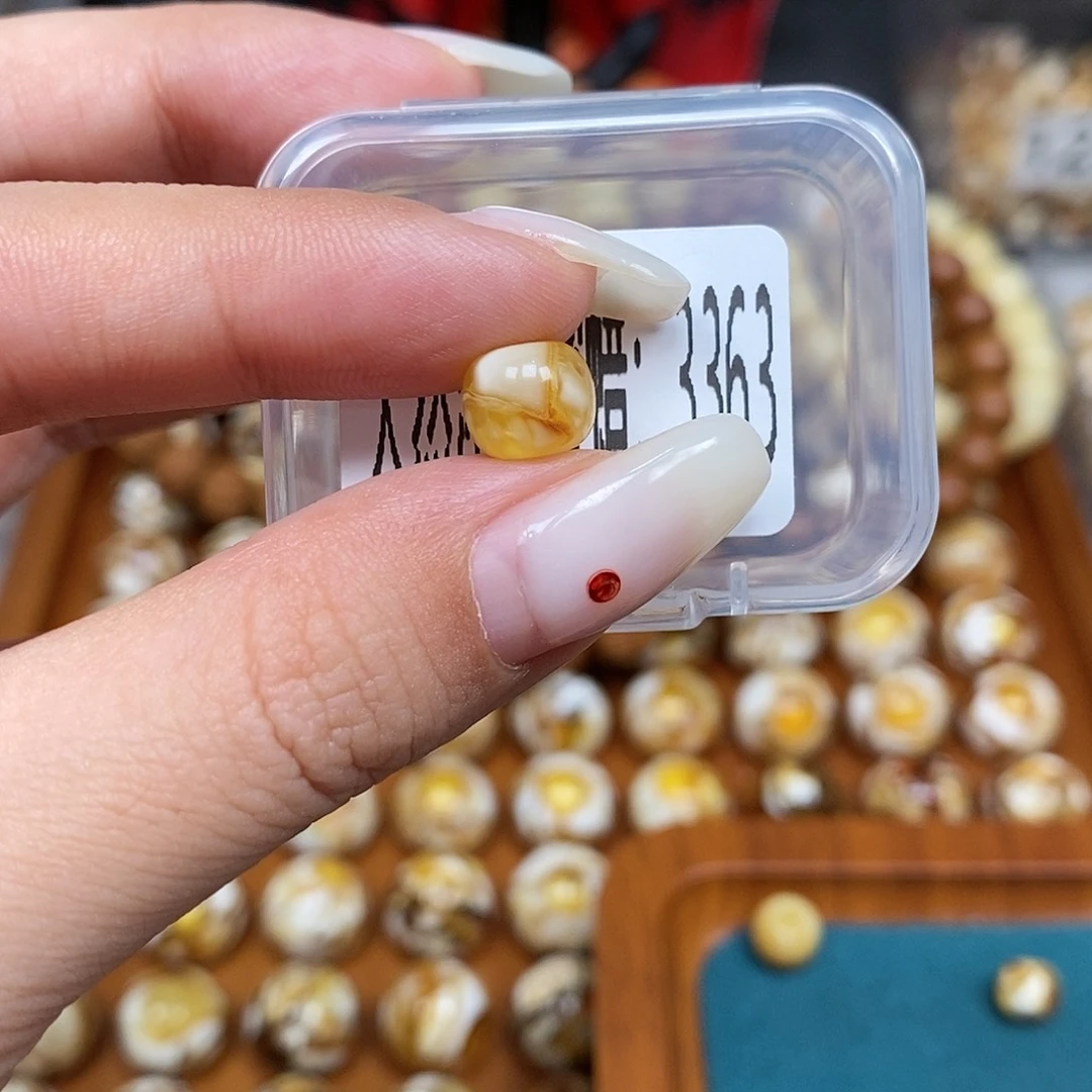 蜜蜡未镶嵌珠宝奇石3363