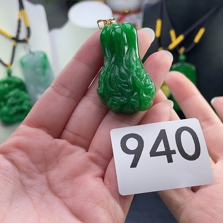 翡翠未镶嵌吊坠(赠链)