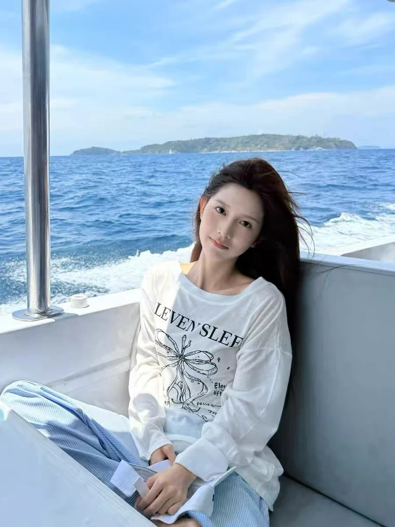 2025夏季韩系新款慵懒风微透涂鸦印花百搭长袖T恤女宽松防晒罩衫