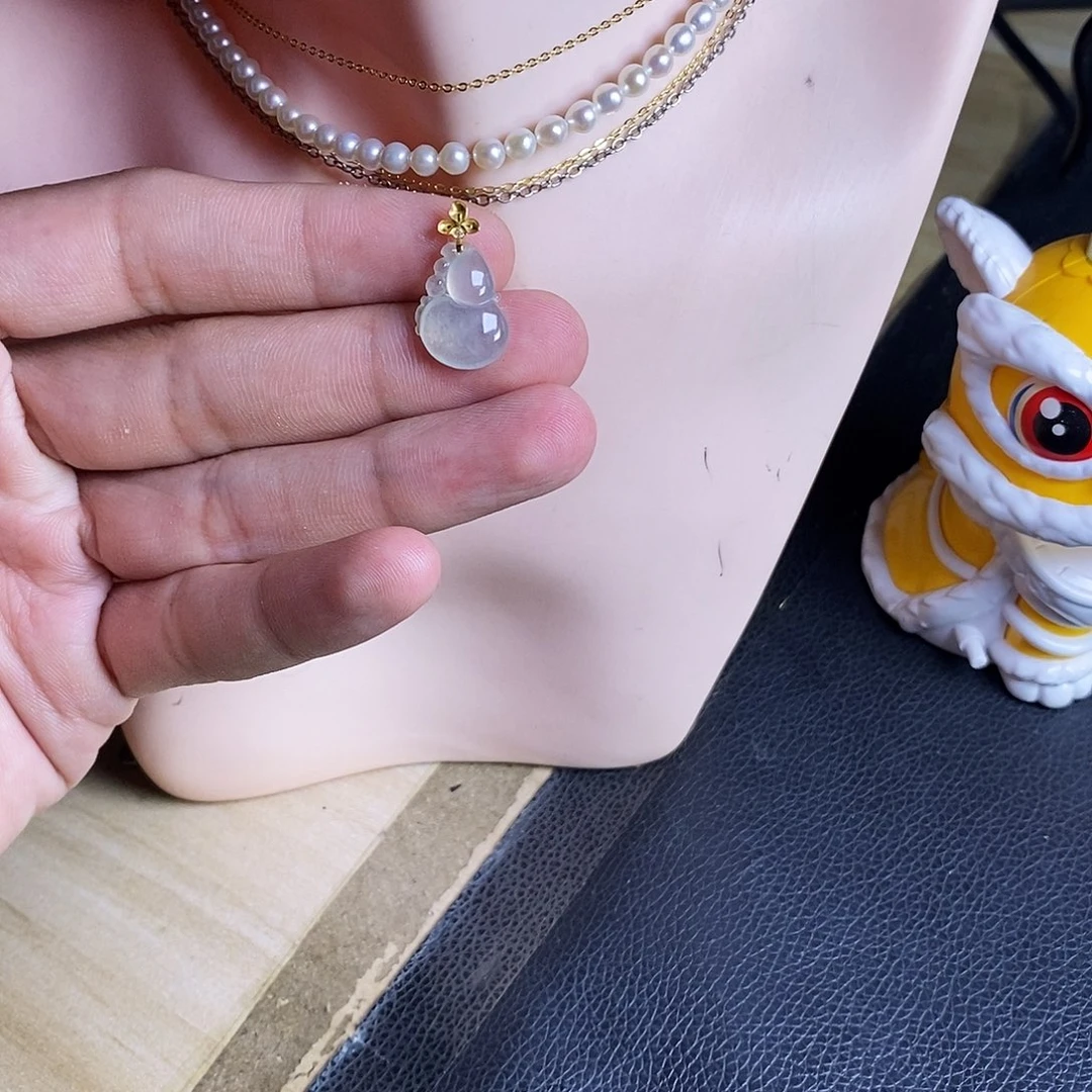 颈饰18K金镶嵌翡翠