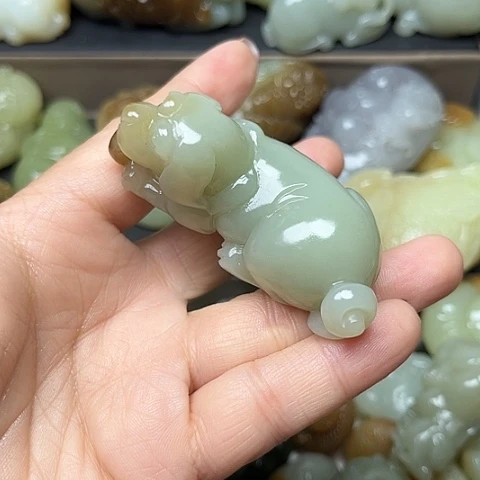 颈饰未镶嵌和田玉忘**去