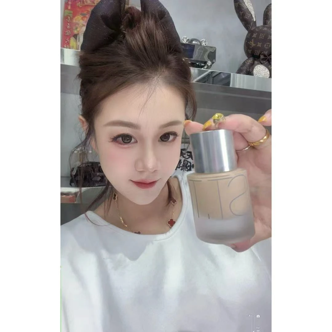 TONGTONG/遮瑕养肤粉底液【彤彤推荐204】