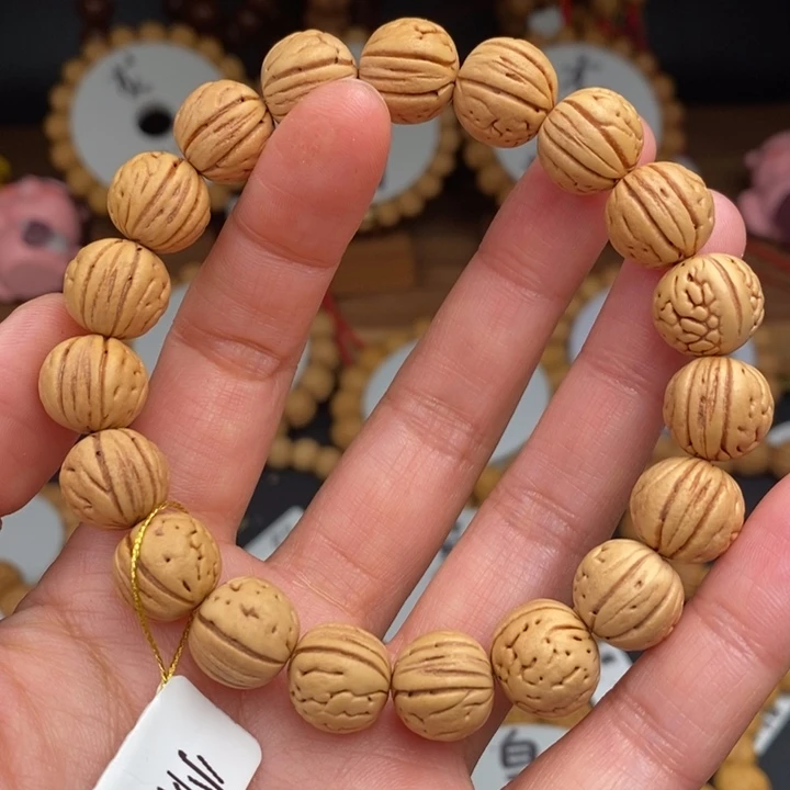 桃核手串小肉丸13.5……….