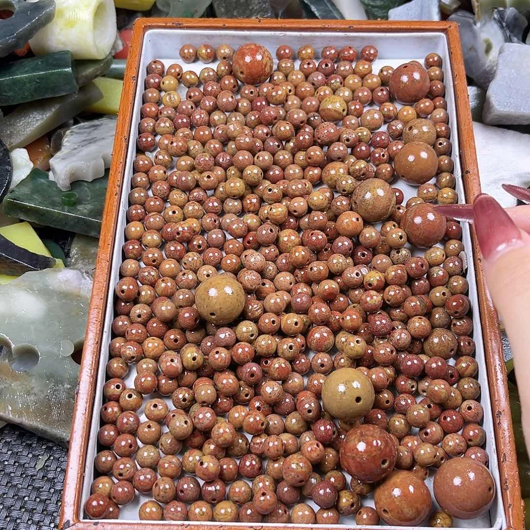 颈饰未镶嵌和田玉（糖玉）