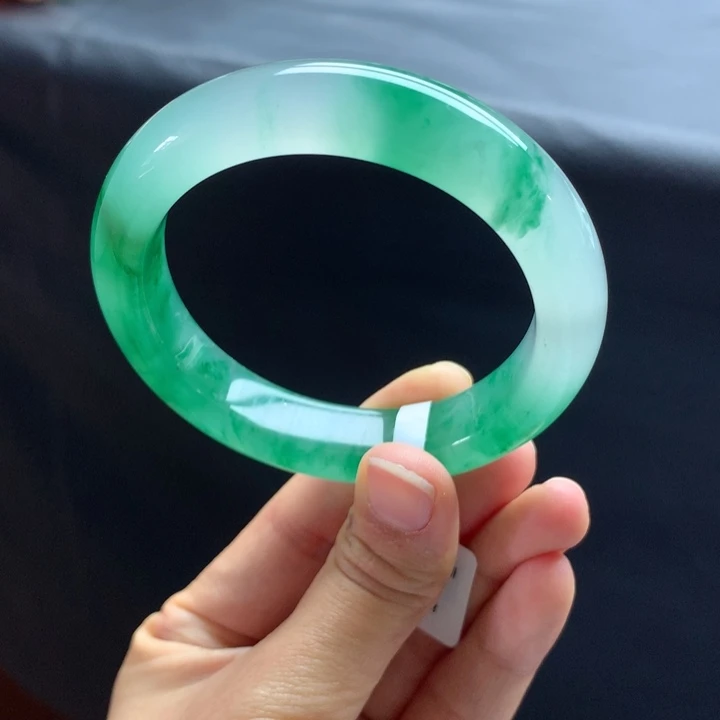 石英质玉手镯未镶嵌最***天