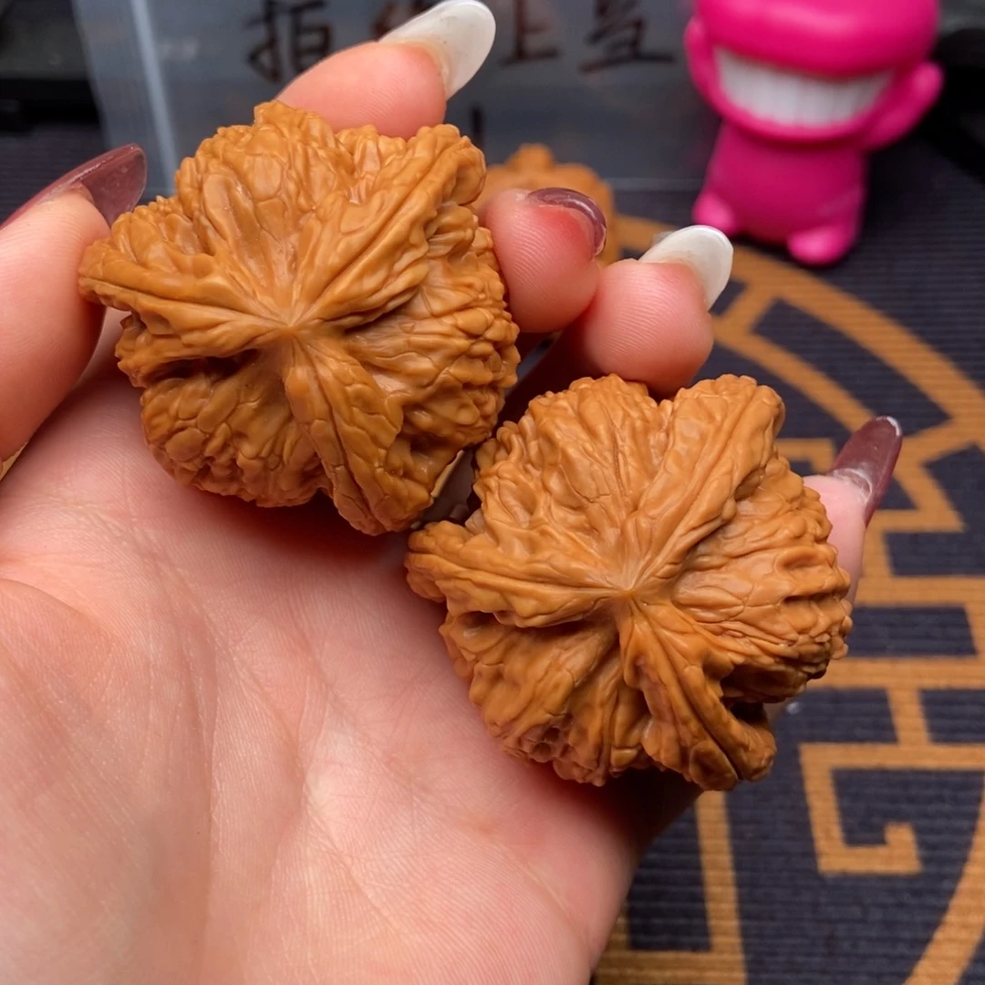 文玩核桃吊坠军*白狮