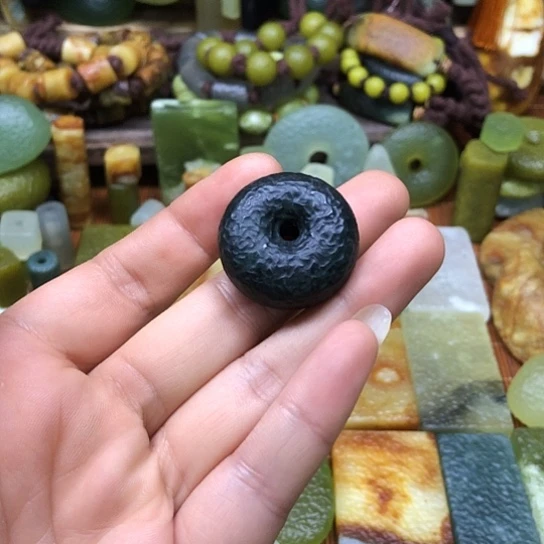 岫玉未镶嵌颈饰岫