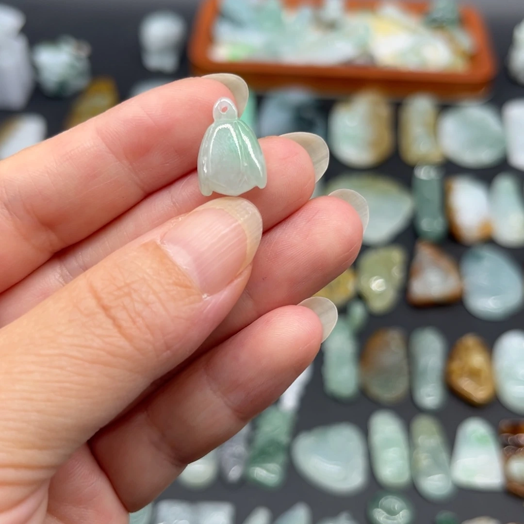 颈饰未镶嵌翡翠莲蓬