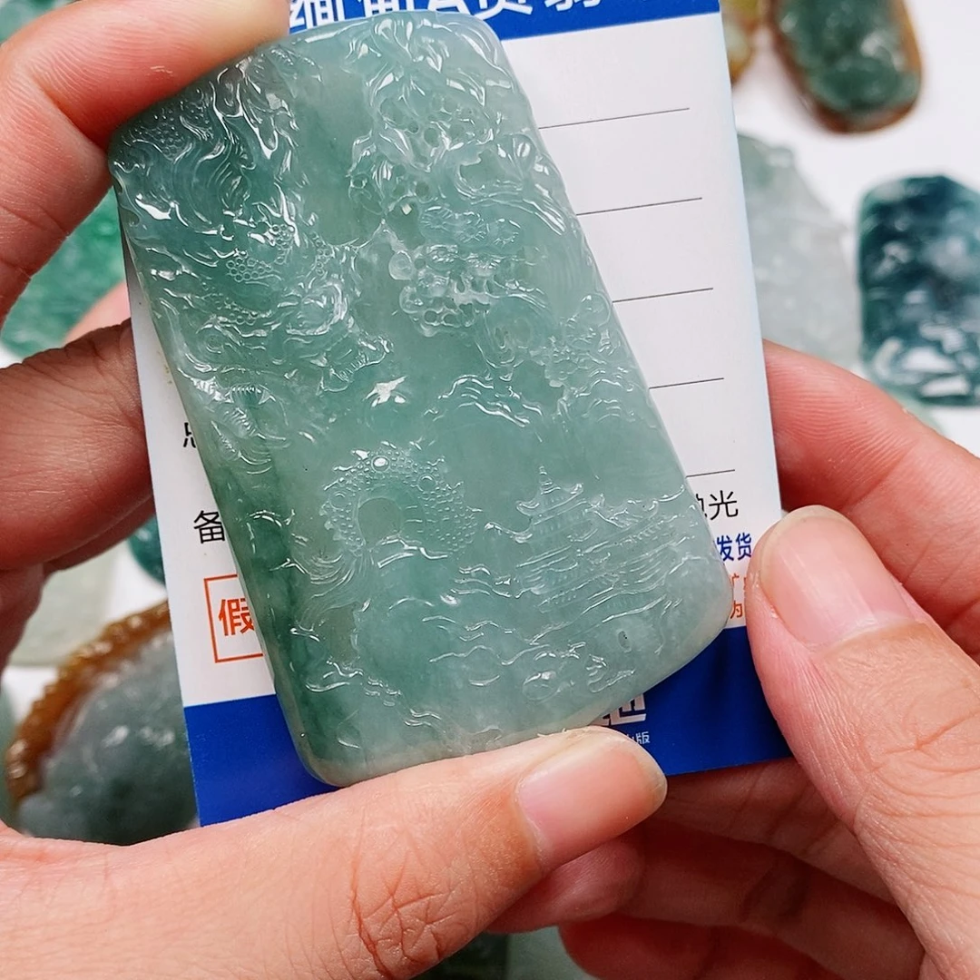 N***Y颈饰未镶嵌翡翠山水龙牌