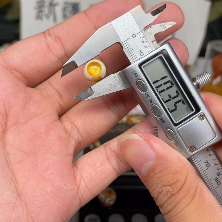 未镶嵌琥珀裸石100号