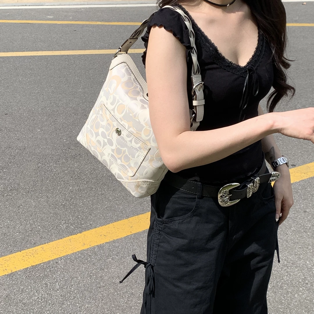 未使用 COACH/蔻驰 coach白色老花大号奶嘴包单肩腋下包hd