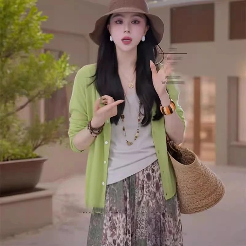 绿色冰丝针织开衫女夏季2025年新款外搭防晒披肩外套薄款宽松上衣