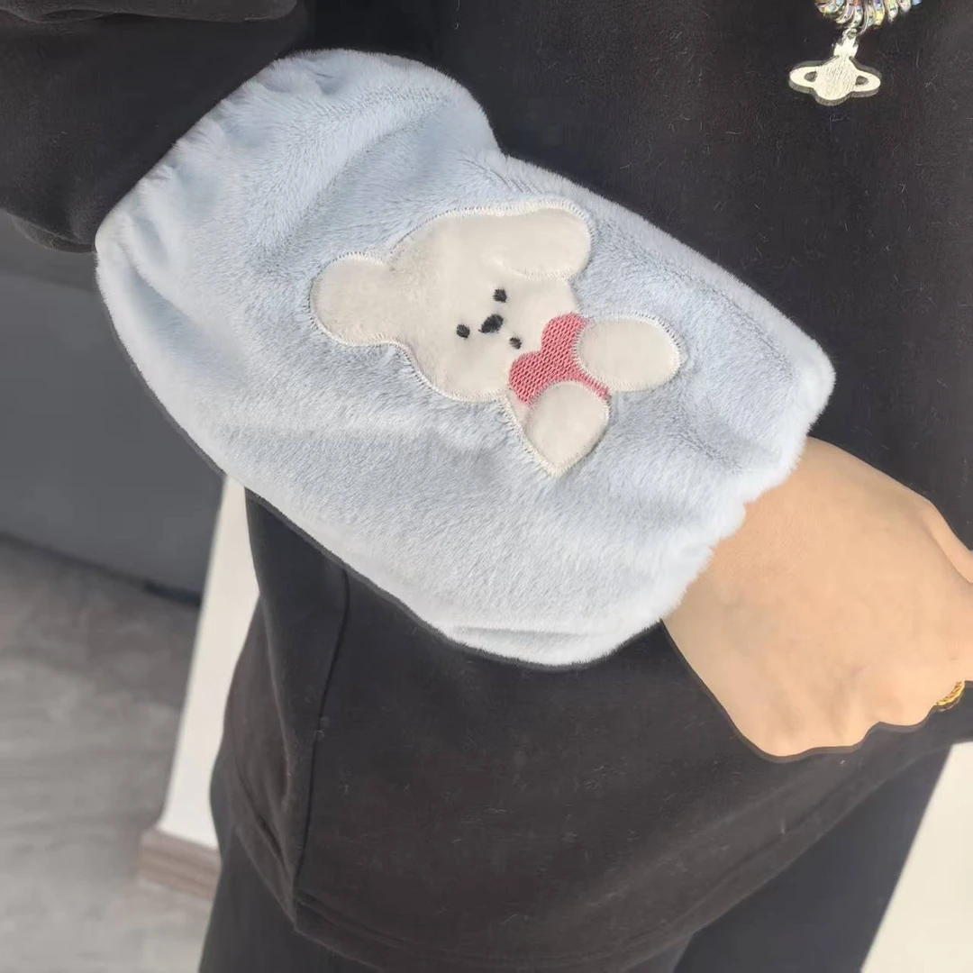 惊讶西高地刺绣袖套女秋冬短款防脏护袖学生办公毛绒袖筒保暖套袖