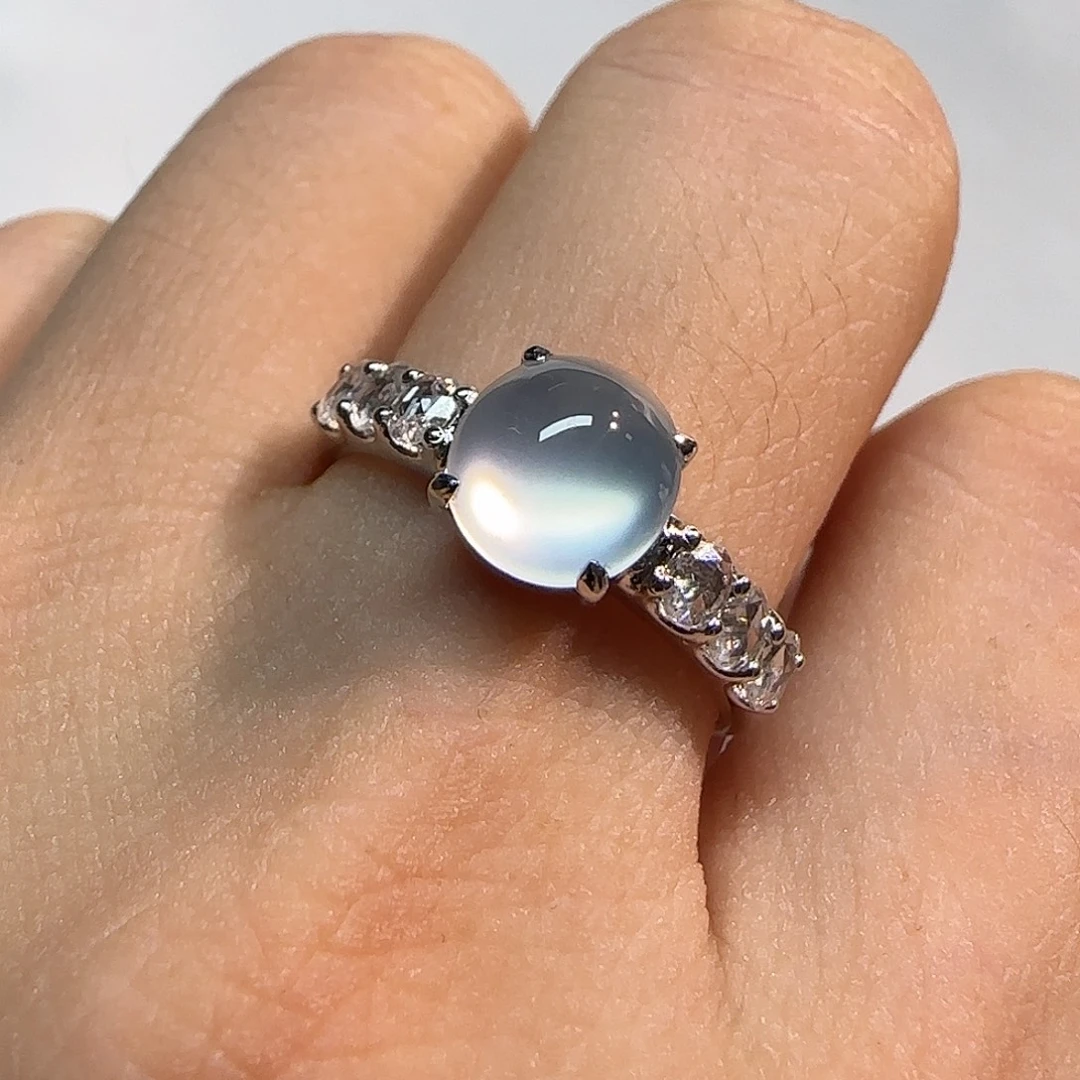 翡翠18K金镶嵌戒指蛋面