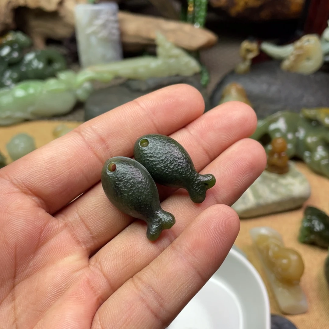 D***o和田玉未镶嵌颈饰