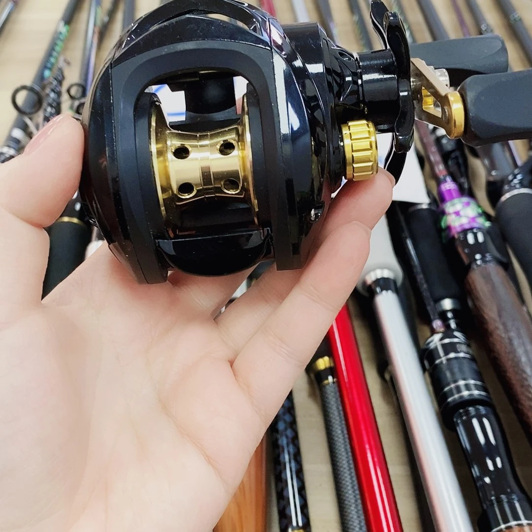 黑金色右手水滴轮