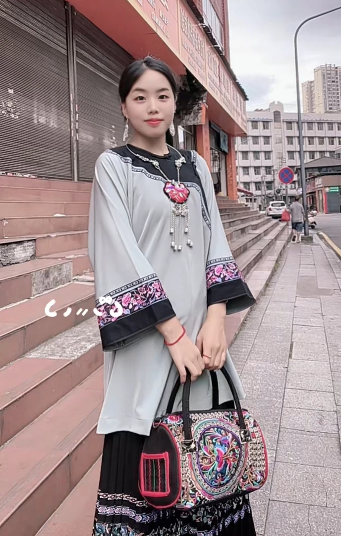 苗族重工手工刺绣七分袖豆绿色百搭民族风上衣