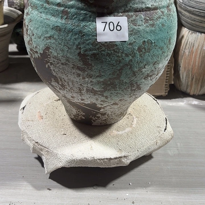 摆件陶高25，口18.5，有孔，706