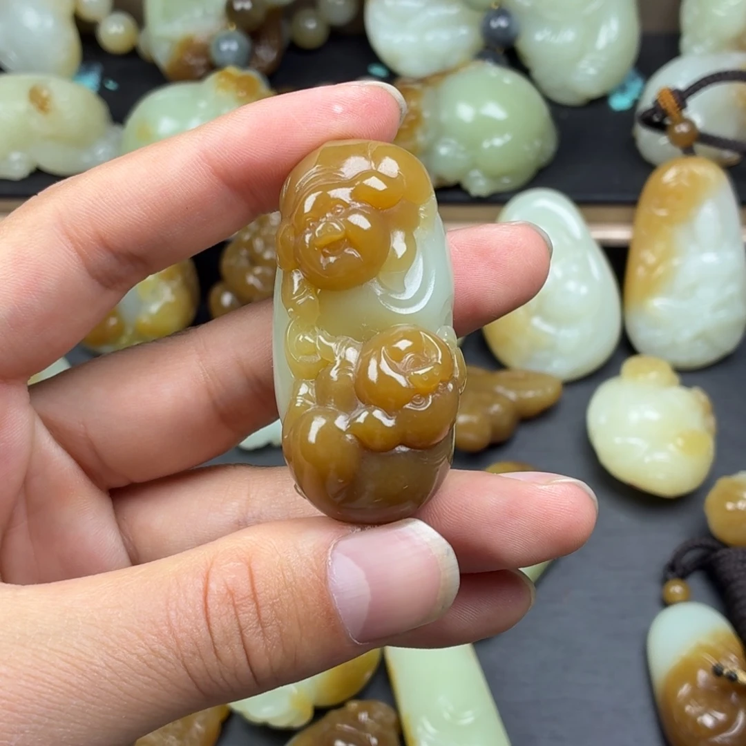 和田玉（糖玉）未镶嵌颈饰