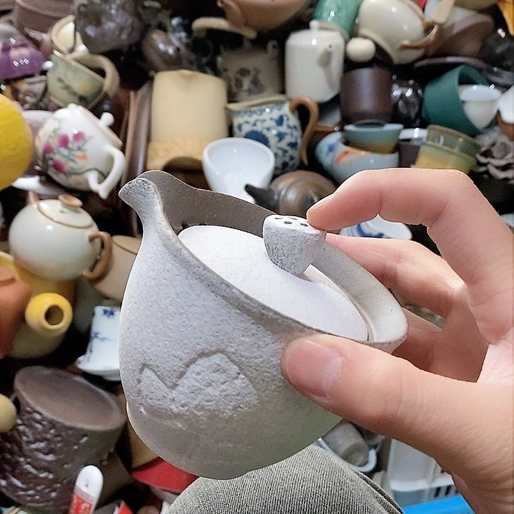 瓷片荷花绽放出的光芒和青春光彩