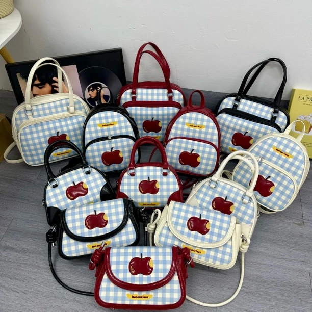 新款精致百搭红苹果撞色蓝格子系列单肩休闲