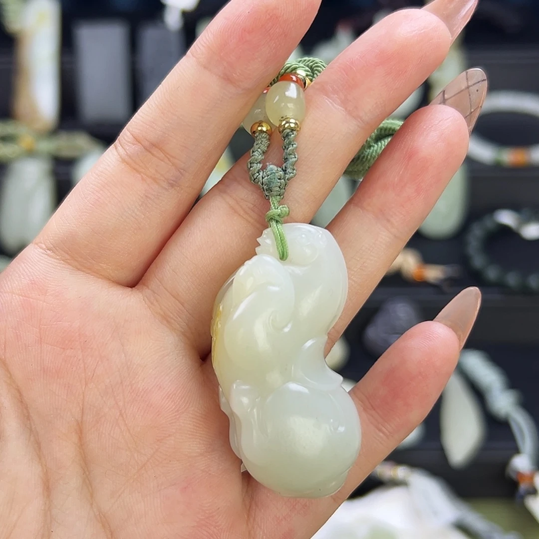 起***颈饰未镶嵌和田玉白马（标签撕毁不退不换）