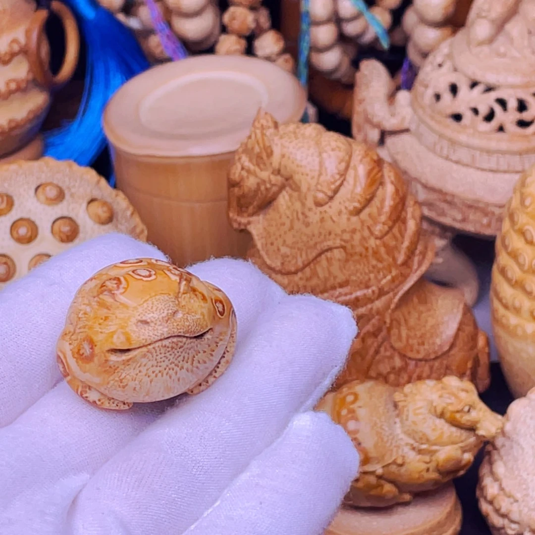 竹哈***~竹根雕小金蟾把玩件