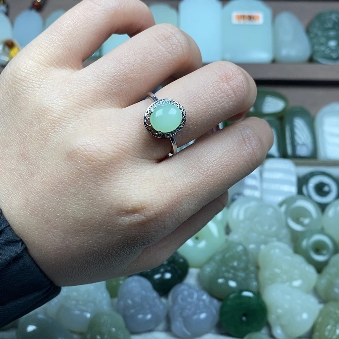 和田玉未镶嵌颈饰戒指