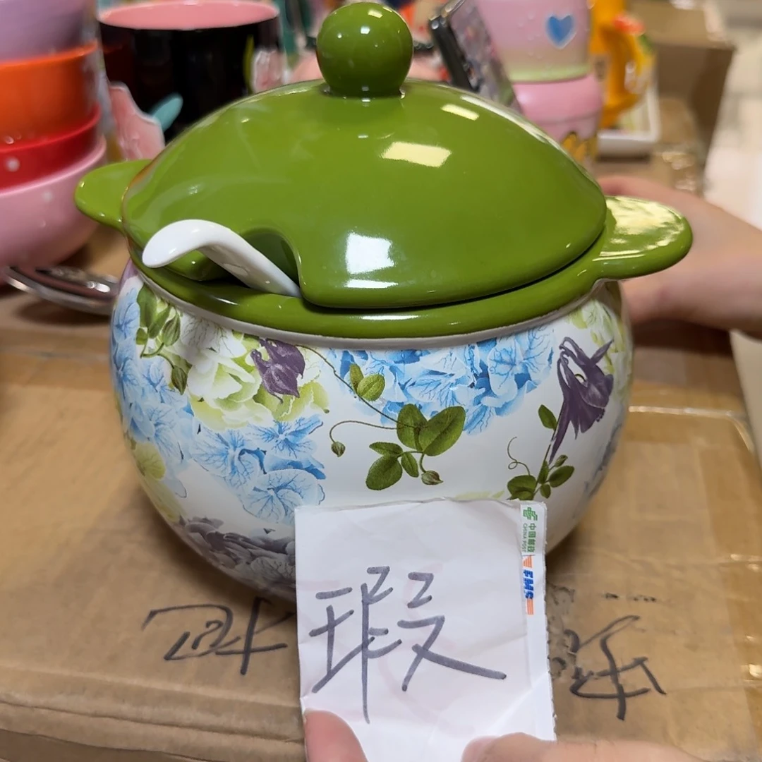 瓷片瑕疵绿色猪油罐一只