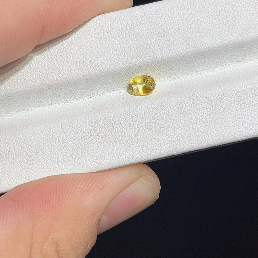 彩色蓝宝石裸石裸石68分