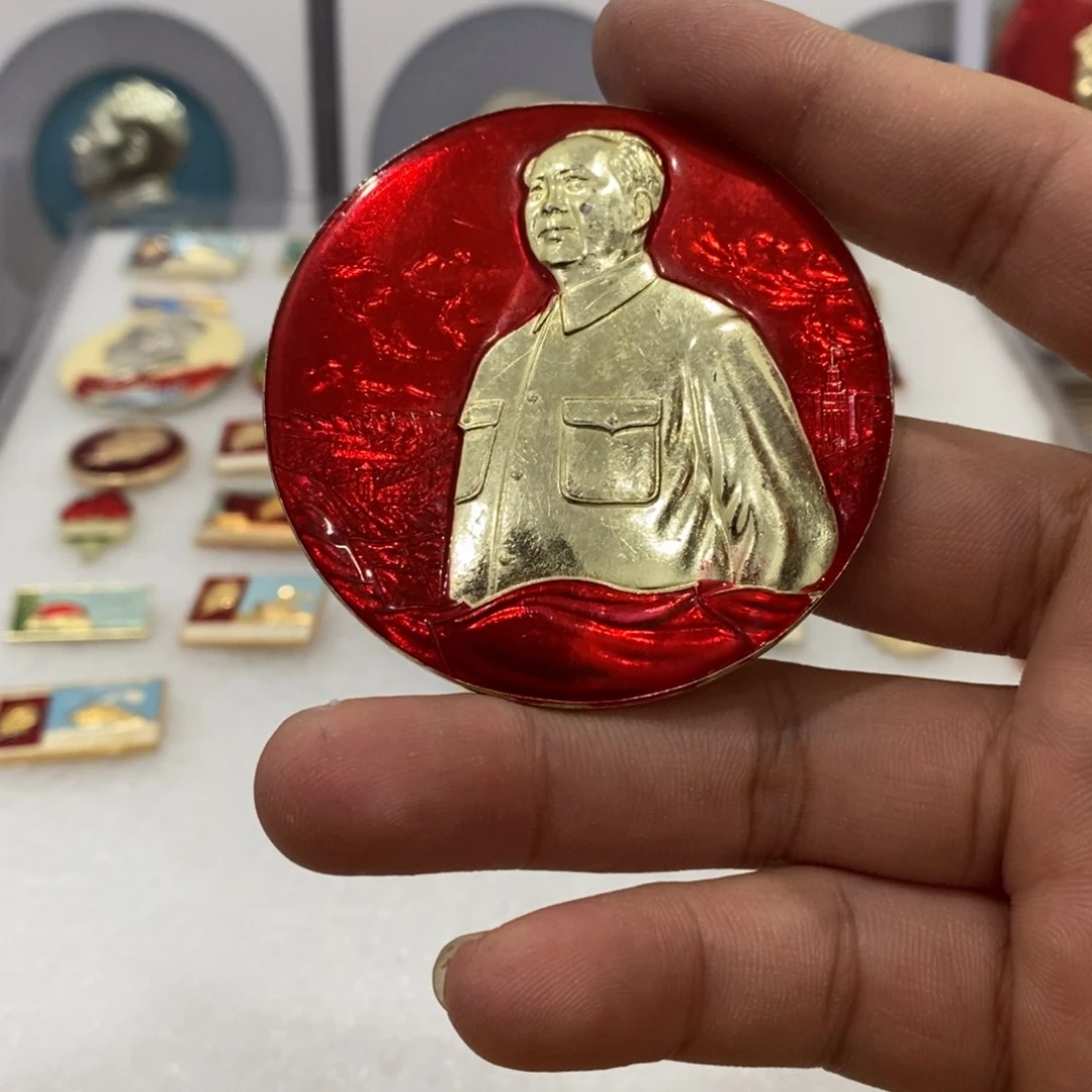 其他普通金属红色纪念章6cm小紧跟