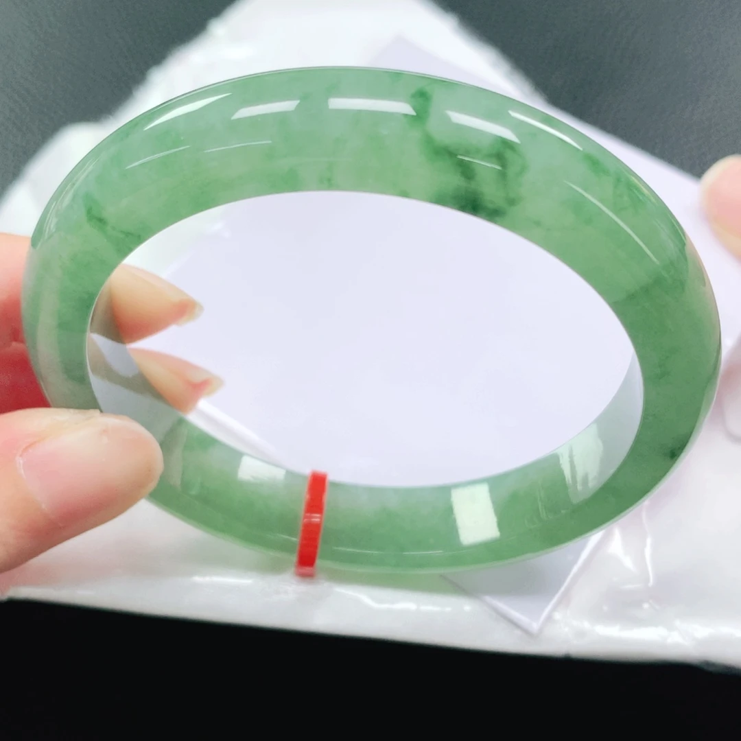 翡翠手镯未镶嵌59圈