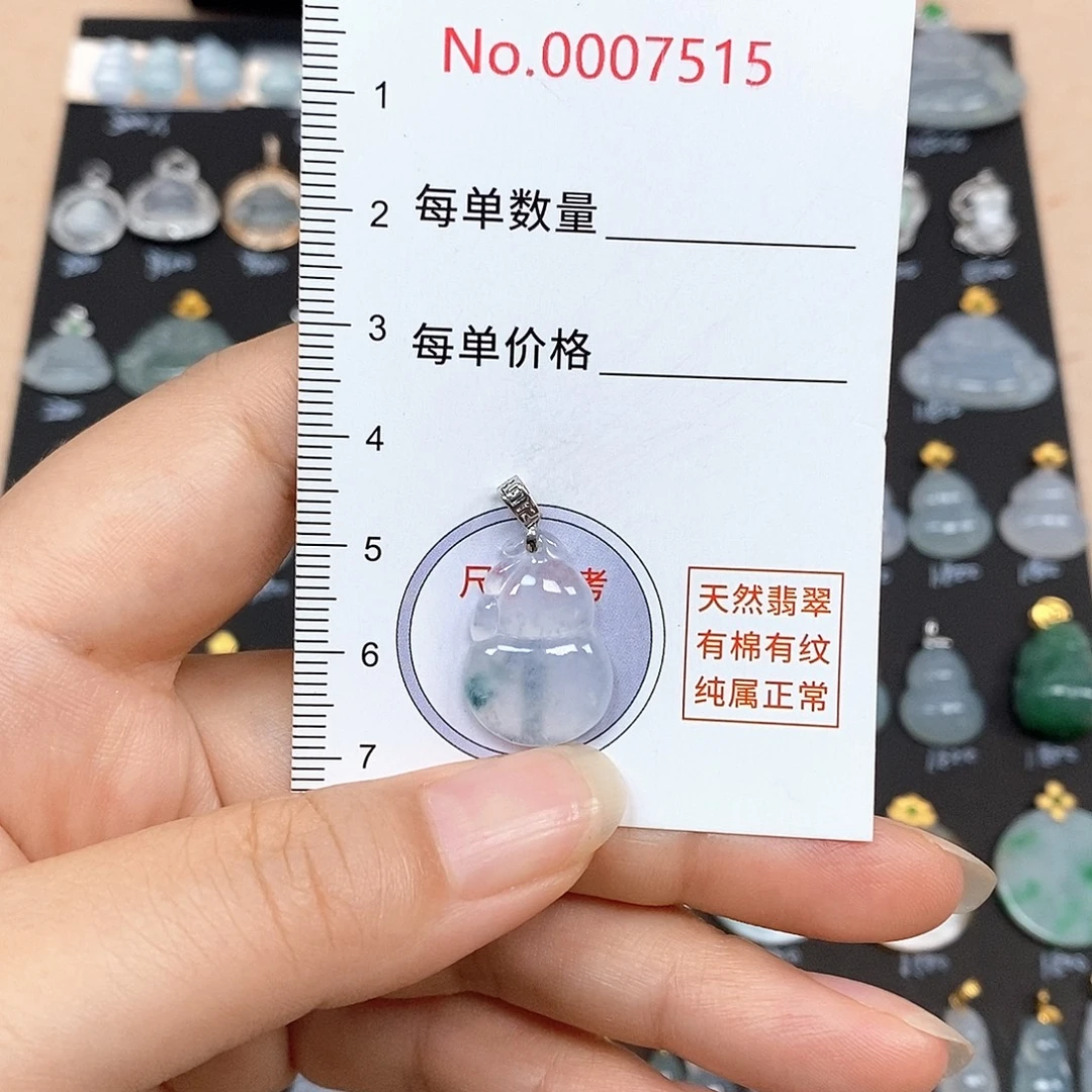 颈饰18K金镶嵌翡翠