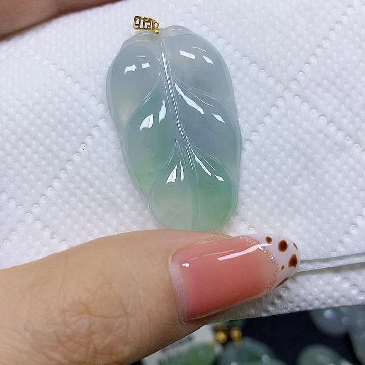 翡翠18K金镶嵌颈饰挂件