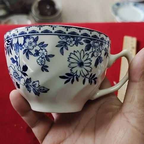 瓷片瓷片，各种摆件，均有瑕疵。沙锅！