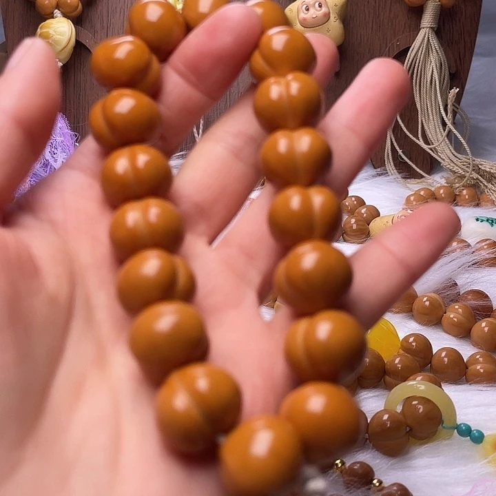 初***心吊坠猴头核桃15尺寸柯基屁桃