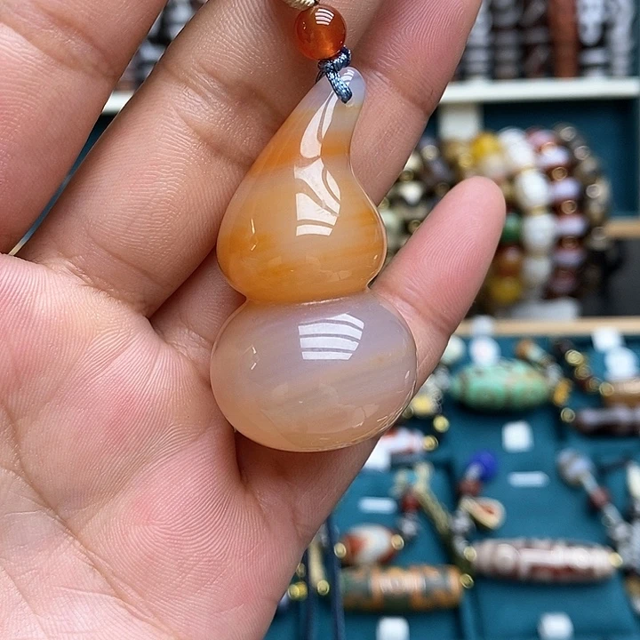 玛瑙/玉髓颈饰合金瓜**花