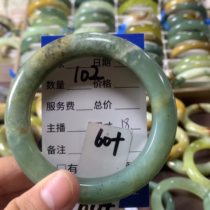 蛇纹石玉未镶嵌手镯102