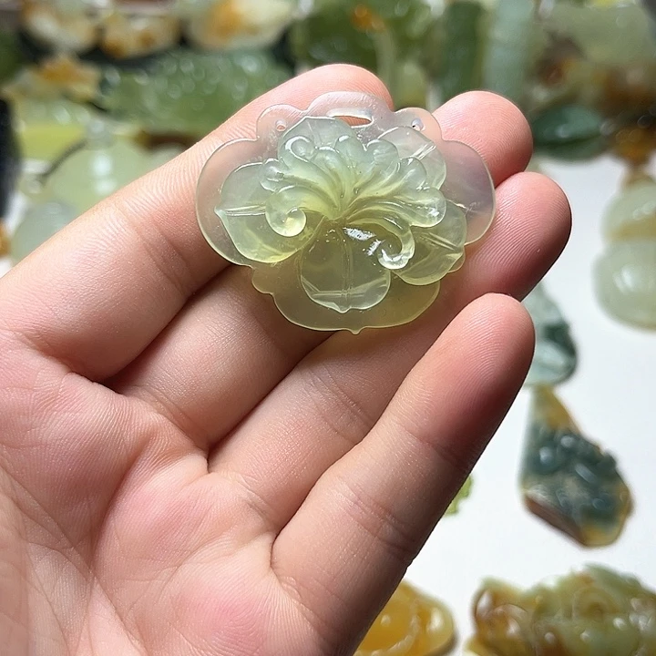蛇纹石玉未镶嵌颈饰