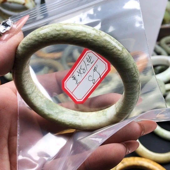 蛇纹石玉手镯未镶嵌美**生