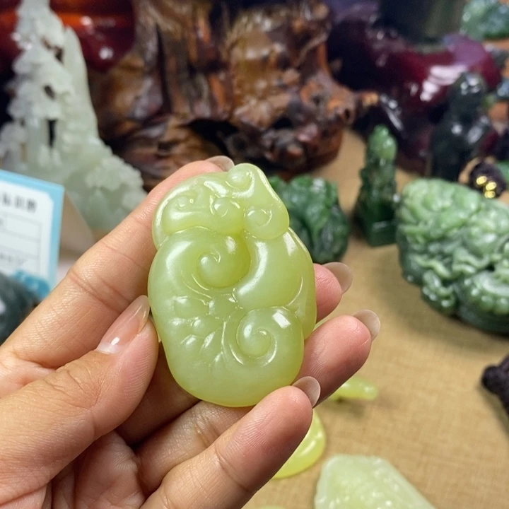 和田玉未镶嵌颈饰