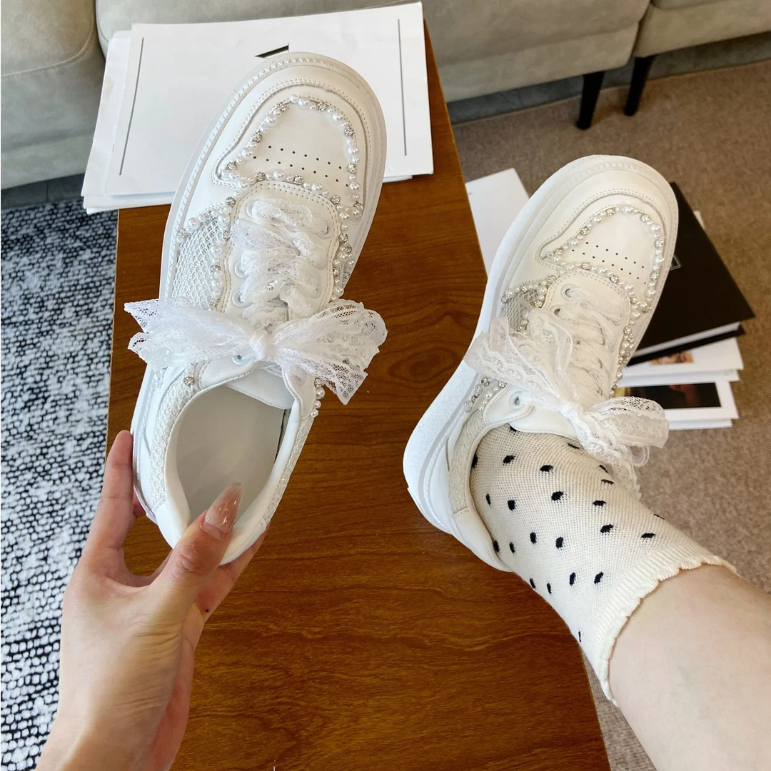 甜美水钻珍珠装饰厚底小白鞋女2025年新款真皮网纱透气休闲板鞋