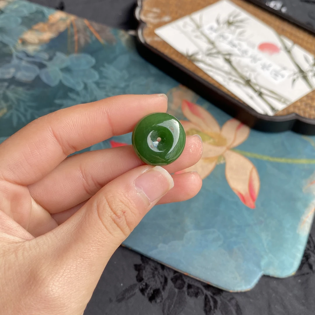 和田玉俄料碧玉平安扣