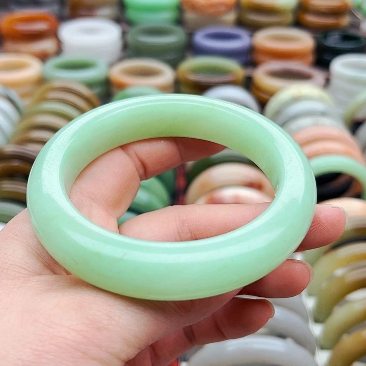 未镶嵌手镯（圆镯）石英质玉